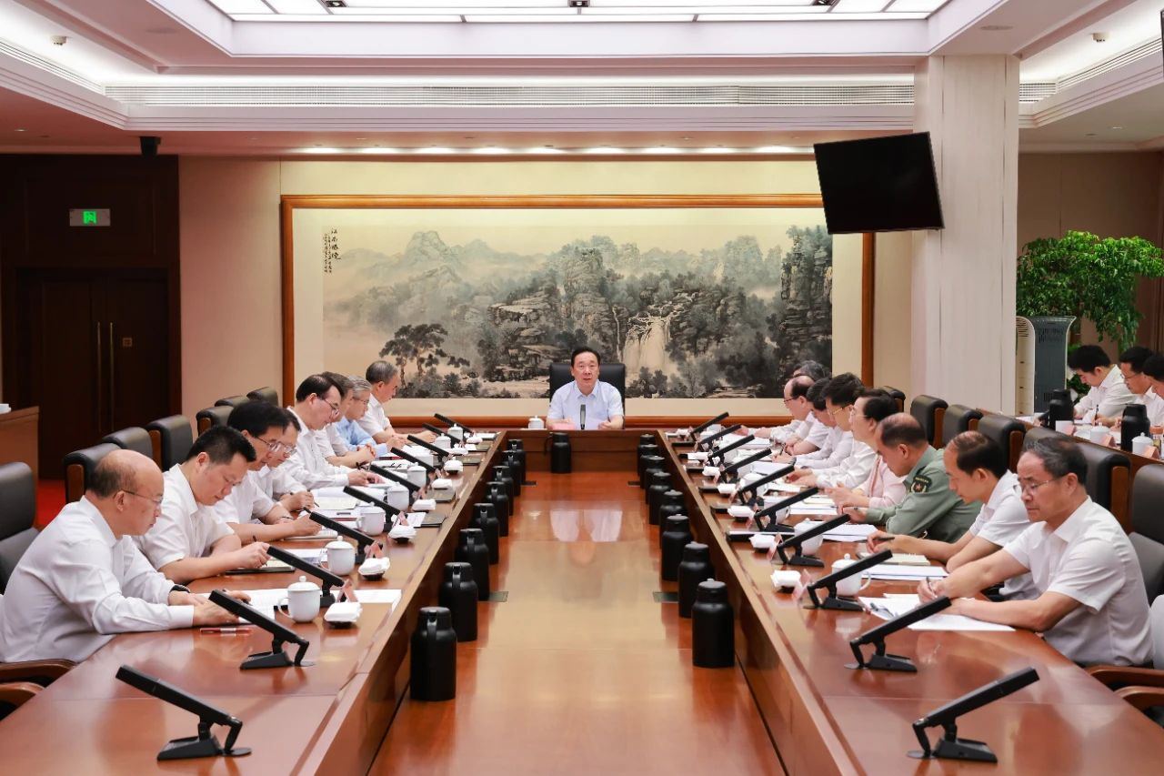 省委常委会召开会议 认真学习贯彻习近平总书记重要讲话重要文章精神 研究锲而不舍落实中央八项规定精神深入推进作风建设工作 王浩主持